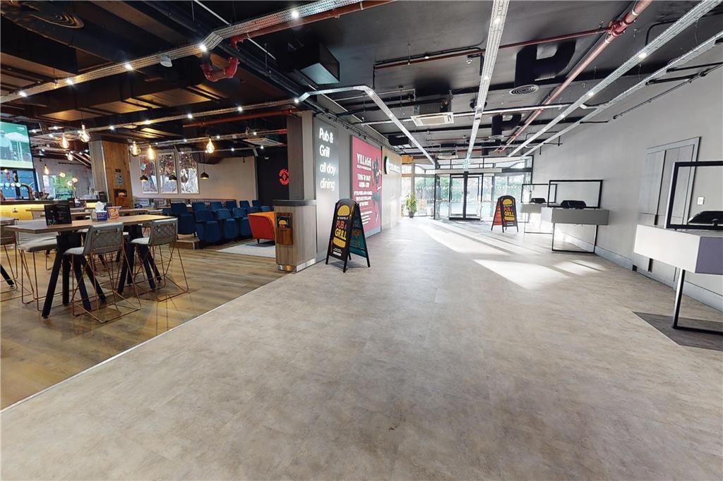 Village Hotel Bracknell Interior photo